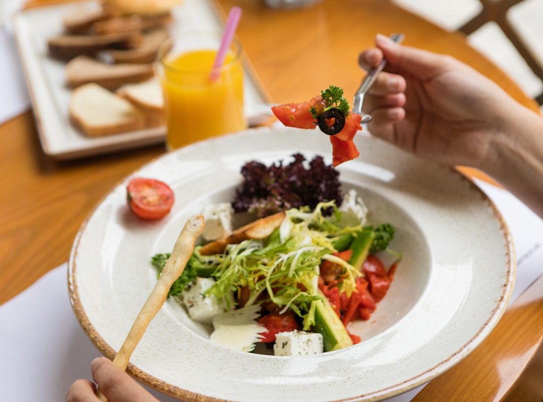 Makanan sehat dengan sayuran dan buah-buahan segar